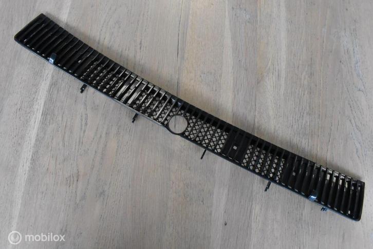 NOS Motorkapventilatierooster hoodscoop Nissan Sunny B11, Auto-onderdelen, Carrosserie, Nissan, Nieuw, Ophalen of Verzenden