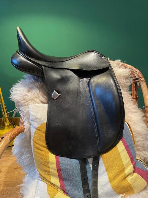 Bates dressuur zadel, Dieren en Toebehoren, Paarden en Pony's | Zadels, Gebruikt, Dressuur, Ophalen