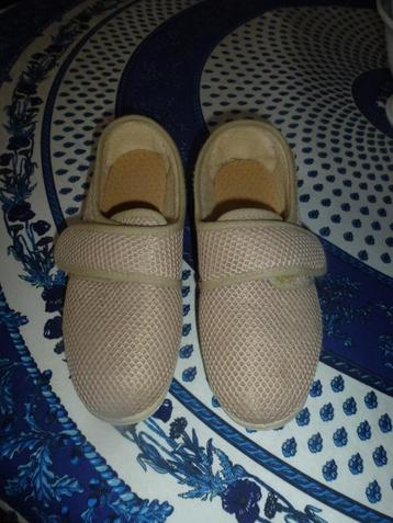 PANTOUFLES CHAUSSURES, Enlèvement ou Envoi, Comme neuf, Pantoufles