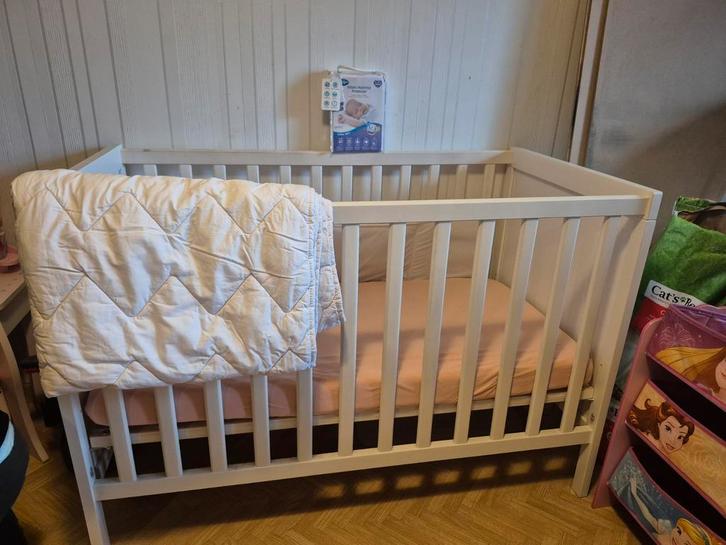 Verstelbaar baby bed met toebehoren, Kinderen en Baby's, Babyparken, Gebruikt, Ophalen