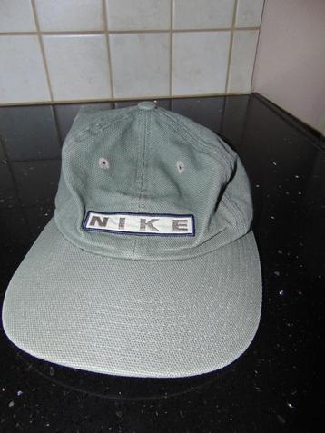 Pet Nike in zeer goede staat beschikbaar voor biedingen