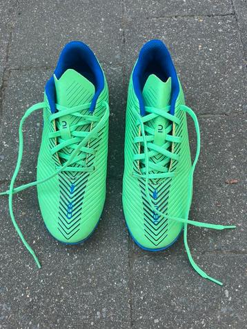 Voetbalschoenen kipsta beschikbaar voor biedingen