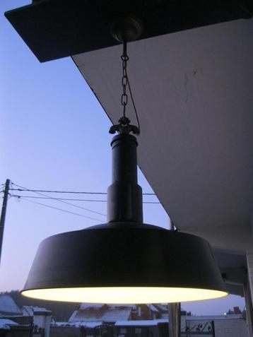 Lampe suspendue industrielle avec entrée de câble unique