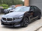BMW i5 M60 - 601 PK - xDrive - 6.000 KM - ALS NIEUW, Automaat, 4 deurs, USB, Zwart