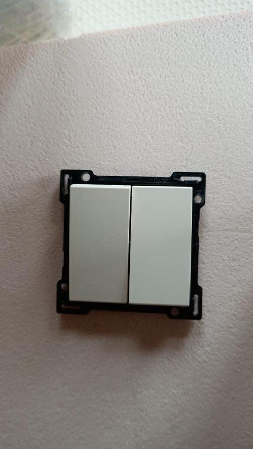 Niko stopcontact onderdelen, Doe-het-zelf en Bouw, Elektriciteit en Kabels, Nieuw, Stopcontact, Ophalen