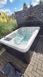 Jacuzzi 3 tot 4 personen, Ophalen, Zo goed als nieuw