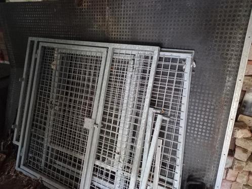 3 grilles pour chiens galvanisées pour une camionnette, Animaux & Accessoires, Oiseaux | Cages & Volières, Utilisé, Autres types