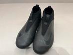 Zwarte voetbalschoenen zonder veters Nike maat 38,5, Sport en Fitness, Voetbal, Ophalen, Zo goed als nieuw, Schoenen