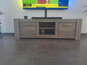 Tv kast en dressoir beschikbaar voor biedingen