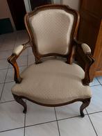 Fauteuil ancien style Louis XV cabriolet – bois sculpté, Antiek en Kunst, Antiek | Meubels | Stoelen en Sofa's, Ophalen