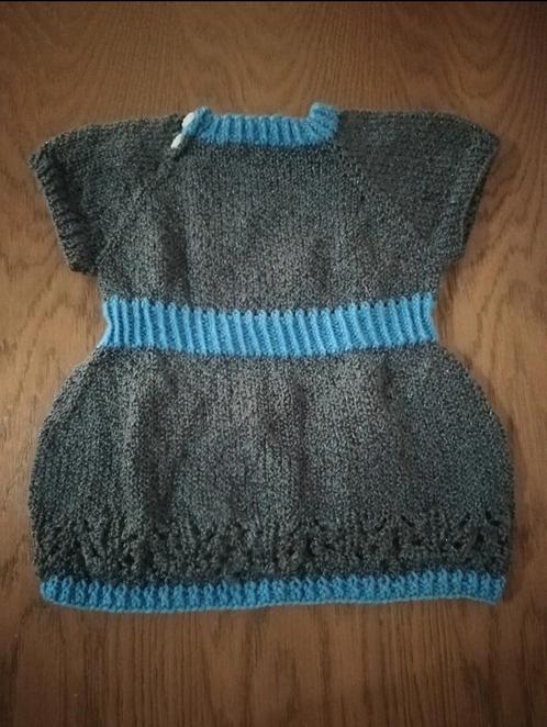 Nieuw zelfgebreid babyjurkje (nieuw), Kinderen en Baby's, Babykleding | Maat 74, Nieuw, Jurkje of Rokje, Ophalen of Verzenden
