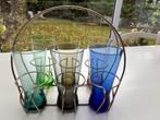 6 gekleurde glazen in een vintage koperkleurig mandje, Verzamelen, Overige typen, Zo goed als nieuw, Ophalen