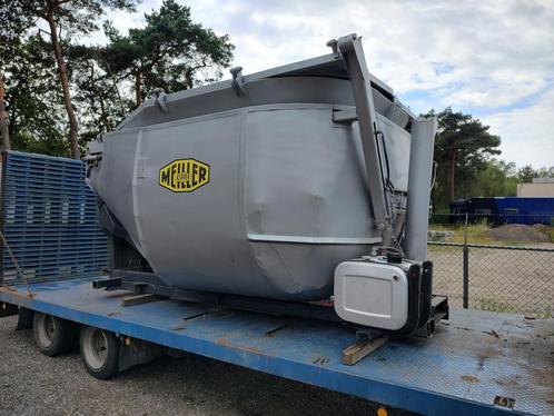 Geïsoleerde kipper met kleppen, Zakelijke goederen, Machines en Bouw | Keten en Containers