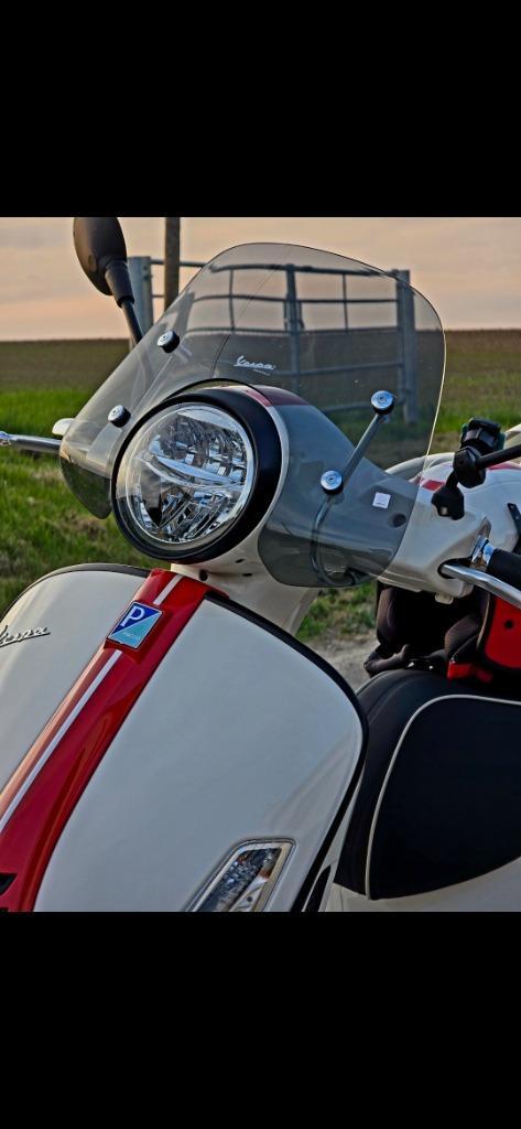 Vespa 300 gts hpe racing sixties, Motoren, Motoren | Piaggio, Particulier, Scooter, 12 t/m 35 kW, Ophalen