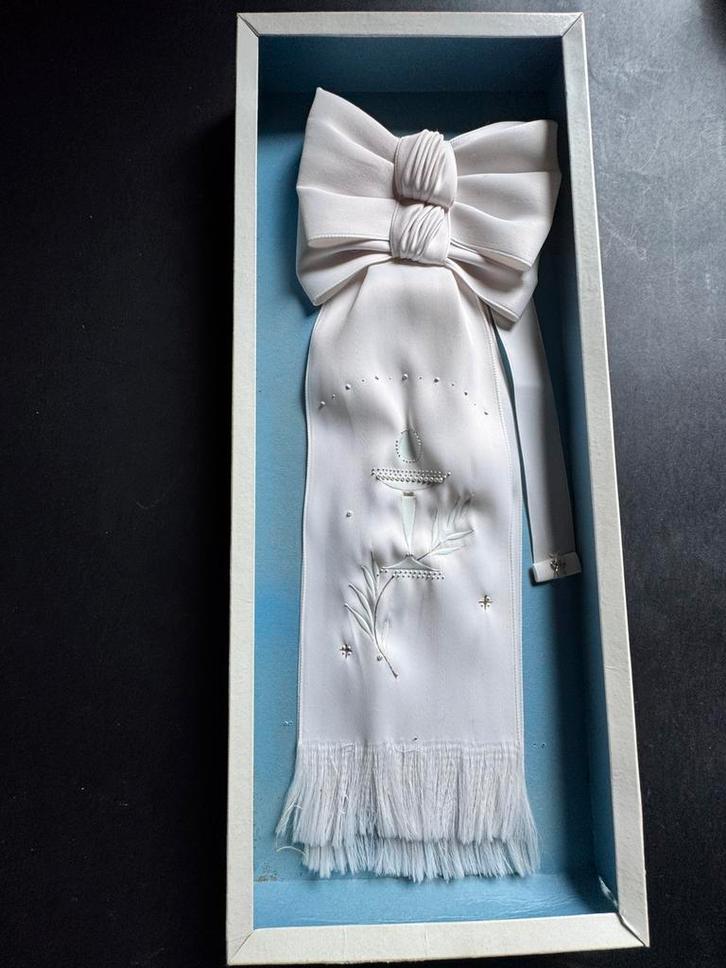 Armstrik 1ste communie voor jongens omstreeks 1900, Collections, Religion, Comme neuf, Enlèvement ou Envoi