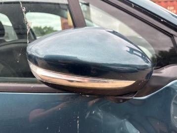 Buitenspiegel rechts van een Peugeot 2008 beschikbaar voor biedingen