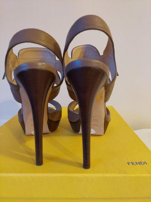 242C* FENDI superbes sandales neuves cuir (40), Vêtements | Femmes, Chaussures, Neuf, Chaussures à haut talons, Autres couleurs