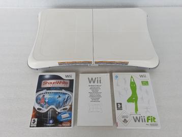 Nintendo Wii Balance Board + 2 Wii games beschikbaar voor biedingen