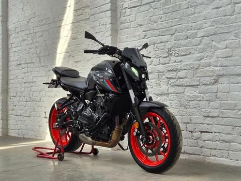 Yamaha MT07 MT 07 avec Akrapovic #motomobilia, Motos, Motos | Yamaha, Entreprise, Naked bike, plus de 35 kW, 2 cylindres, Enlèvement ou Envoi