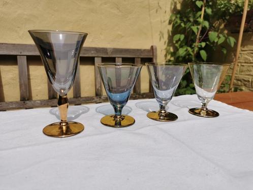 Gekleurde likeur glazen grijs blauw, goud voetje prijs/stuk, Antiek en Kunst, Antiek | Glaswerk en Kristal, Ophalen of Verzenden