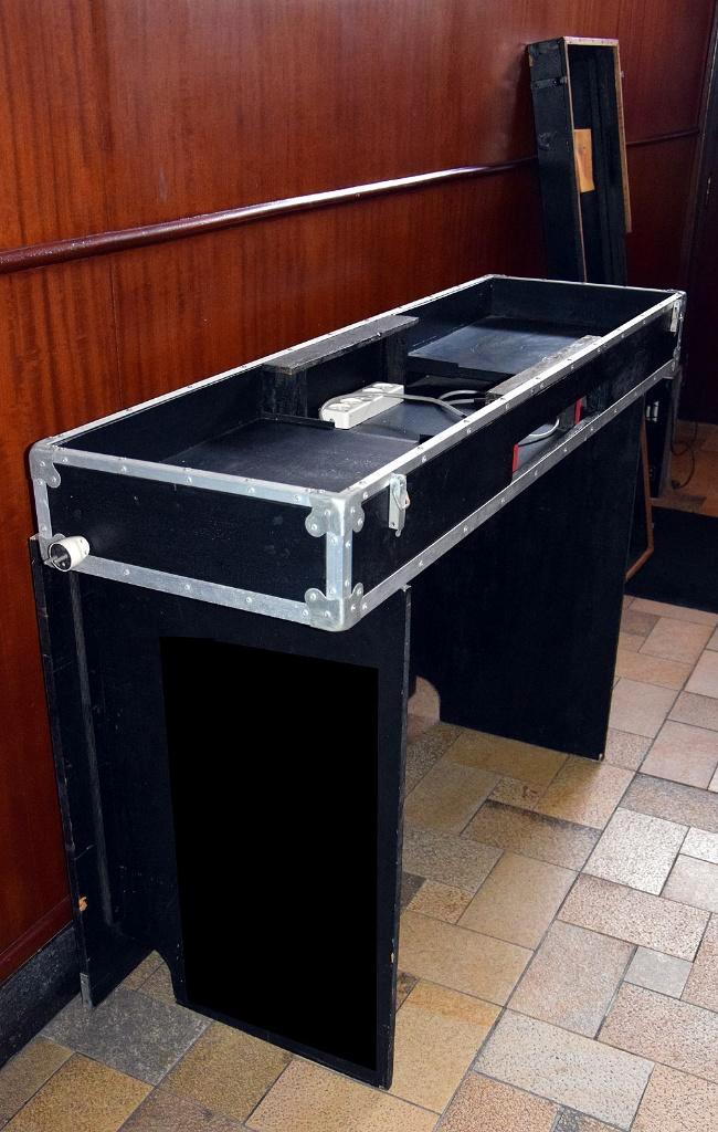 DJ booth DJ meubel - basic maar stevig, Muziek en Instrumenten, Dj-sets en Draaitafels, Gebruikt, Draaitafel, Overige merken, Ophalen