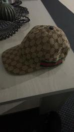 Gucci pet, Ophalen