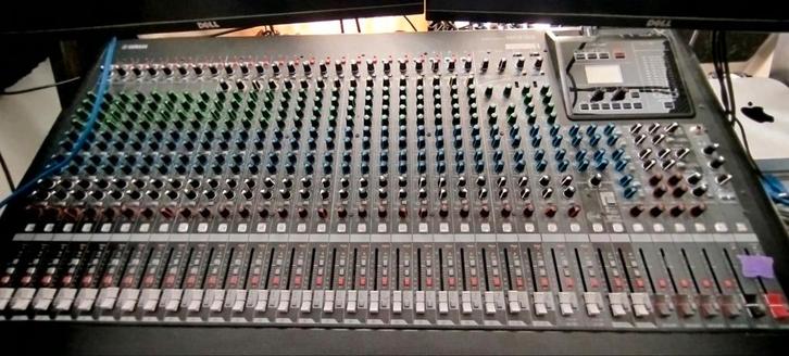 Yamaha MGP32X – 32-Channel Analog Mixer + Heavy-Duty Flightc, Muziek en Instrumenten, Mengpanelen, Gebruikt, 20 kanalen of meer