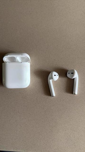 Apple Airpods  beschikbaar voor biedingen