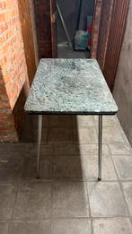 Granieten tafel, Ophalen