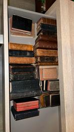 Lot de bible , missel etc.., Boeken, Godsdienst en Theologie, Gelezen