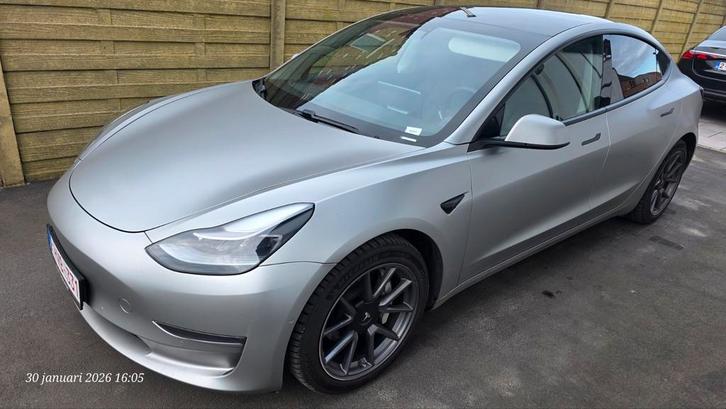 Tesla Model 3 dans une nouvelle enveloppe en satin, Autos, Tesla, Particulier, Model 3, 4x4, Électrique, Euro 6, Berline, 4 portes