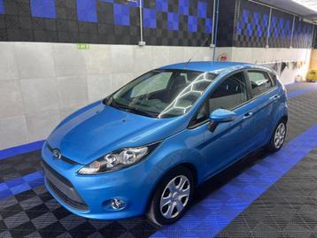 Ford Fiesta 1.2i Euro5 Benzine 5-Deurs gekeurd met carpass