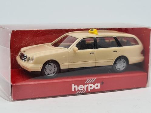 Mercedes Benz E Class Taxi  -  Herpa 1/87, Hobby en Vrije tijd, Modelauto's | 1:87, Zo goed als nieuw, Auto, Herpa, Verzenden