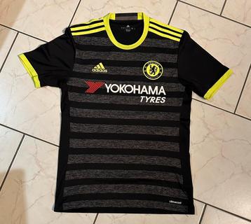 2 maillots chelsea  disponible aux enchères