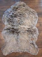 Imitatie lamsvacht lichtbruin en beige, Ophalen, Zo goed als nieuw, Beige