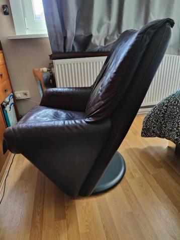 Leolux lederen zetel donker paars  beschikbaar voor biedingen