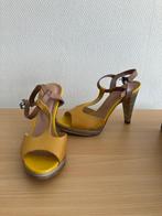 Tamaris gele pumps (open) - maat 36, Pumps, Geel, Zo goed als nieuw, Ophalen