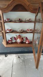 Klein vitrinekast met of zonder inhoud, Ophalen