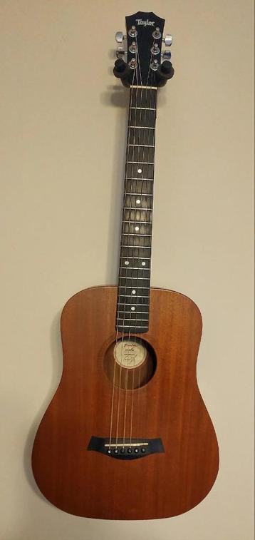 Gitaar Baby Taylor 305-M met gigbag beschikbaar voor biedingen