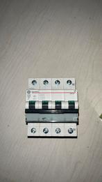 Automaat 4polig 25A, Ophalen of Verzenden, Zo goed als nieuw