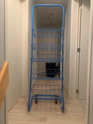 Rek op wielen - display beschikbaar voor biedingen
