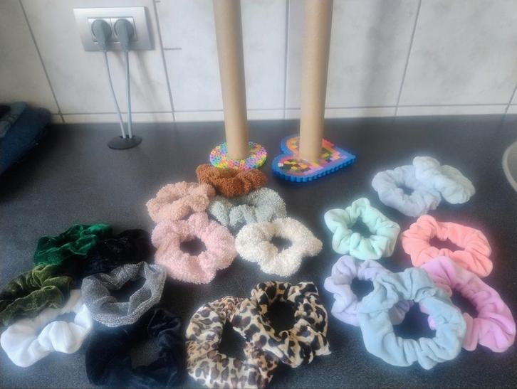 Scrunchies /haarwokkels/wikkels / poefers, Kleding | Dames, Overige Dameskleding, Ophalen of Verzenden
