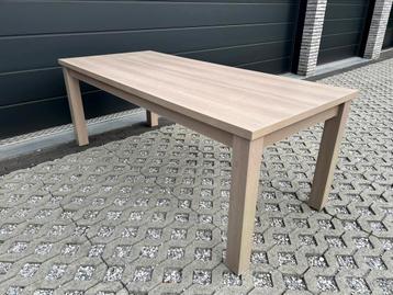 Eettafel beschikbaar voor biedingen