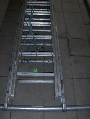 Echelle triple en alu. 3 x 17 échelons.  beschikbaar voor biedingen