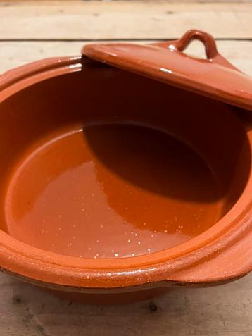 Stoofpot (aardewerk uit Spanje) beschikbaar voor biedingen