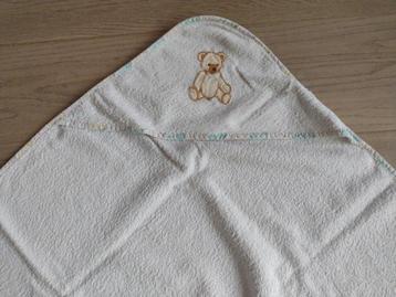 Witte badcape voor baby. beschikbaar voor biedingen