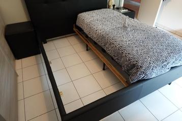 VOOR DE SNELLE BESLISSERS: Bedframe in leder beschikbaar voor biedingen