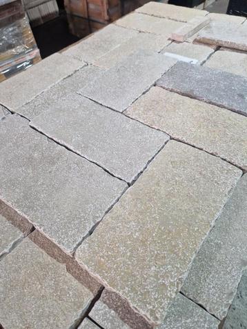 DALLES PAVES RAW CHATEAU! beschikbaar voor biedingen