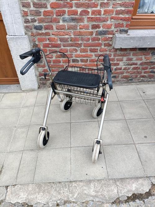 Tribune deambulateur pliable avec 4 roues freins et assise, Diversen, Rollators, Opvouwbaar, Ophalen