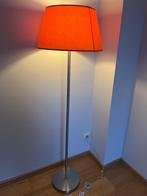 Staande lamp met oranje kap in perfecte staat, Huis en Inrichting, Lampen | Vloerlampen, 150 tot 200 cm, Gebruikt, Ophalen